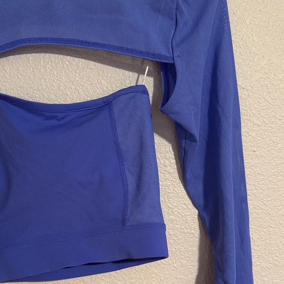 Nike Women's Vibrant Blue Long Sleeve Crop Top - Picture 7 of 8